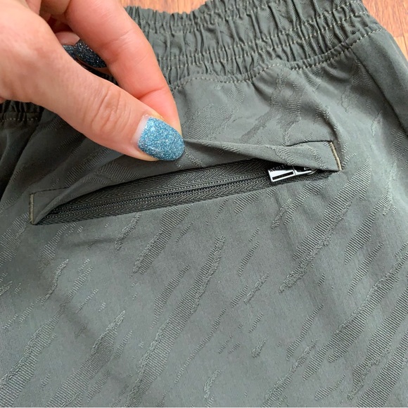 Athleta Brooklyn Textured Jogger in Mountain Olive size 0 - Picture 10 of 16